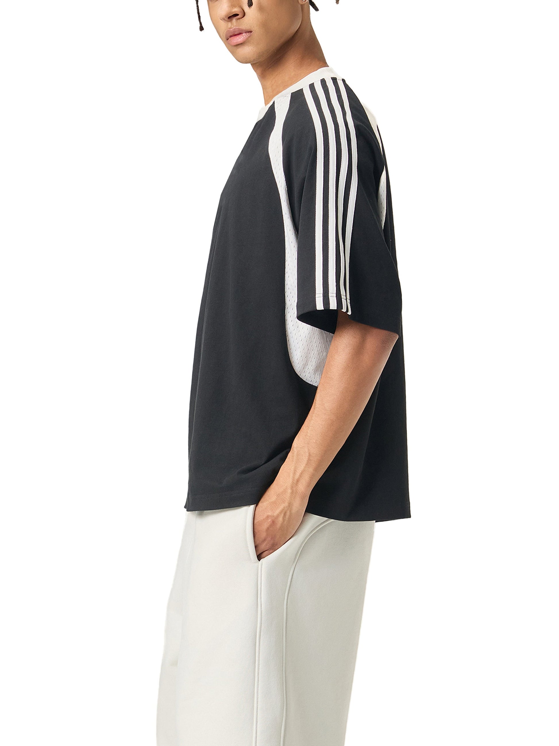 Contrast Stripes Panel Mesh T-shirt D o n e s t a t e